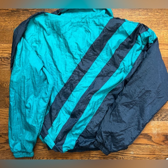 Vintage Windbreaker Size Medium - Picture 2 of 4